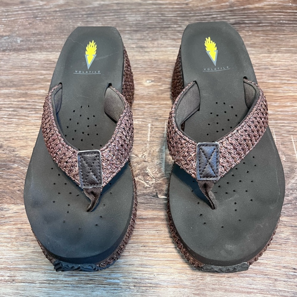 Volatile sandals